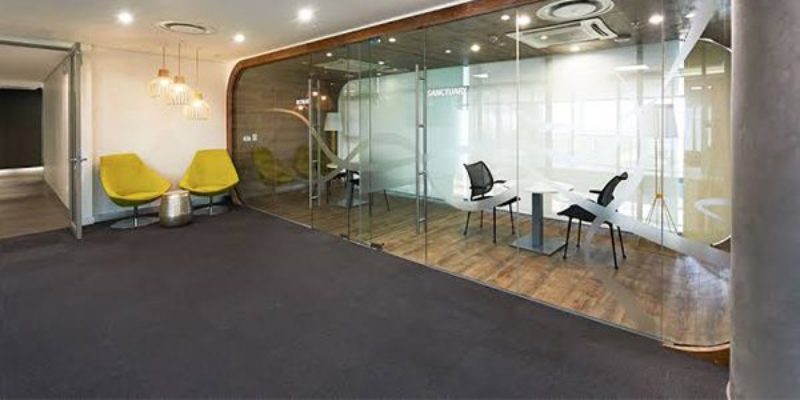 Traviloc-5-Smoked-oak-almond-Commercial-offices-01-600x300