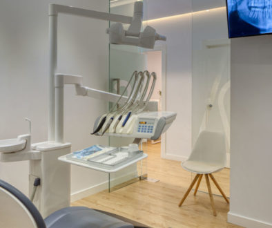 Fully,Equipped,Modern,Dental,Clinic,Box,,With,White,Walls,And